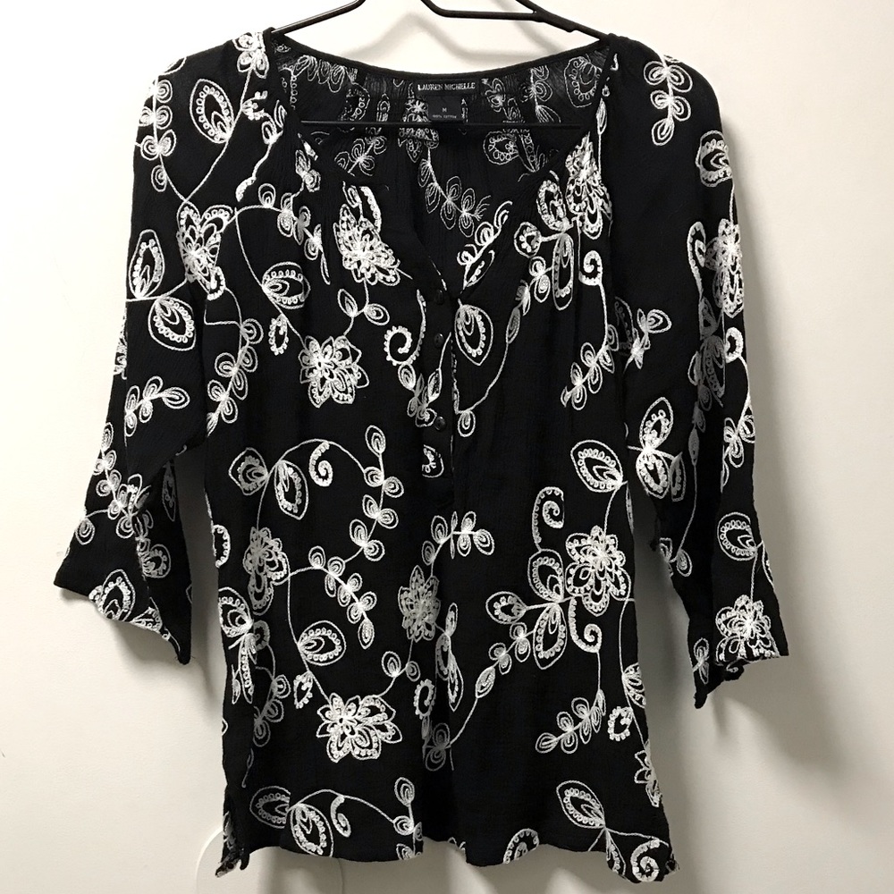 Beautiful Black & White Embroidered Floral Shirt! - Picture 7 of 8